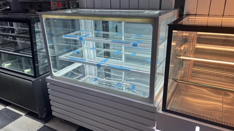 125 CM SÜRGÜ KAPAKLI ÜFLEMELİ PASTA TATLI DOLABI