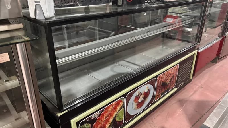 220 CM SOĞUTUCU ÜFLEMELİ TATLI PASTA DOLABI