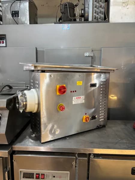 32'LİK SOĞUTMALI KIYMA MAKİNESİ 380 V SANAYİ ELEKTRİĞİ