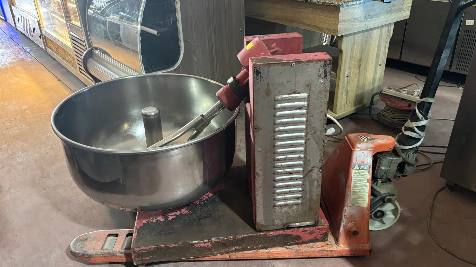 50 KG DİFRANSİYELLİ HAMUR YOĞURMA MAKİNESİ 380 V (SANAYİ ELEKTRİĞİ) ÇAĞDAŞ